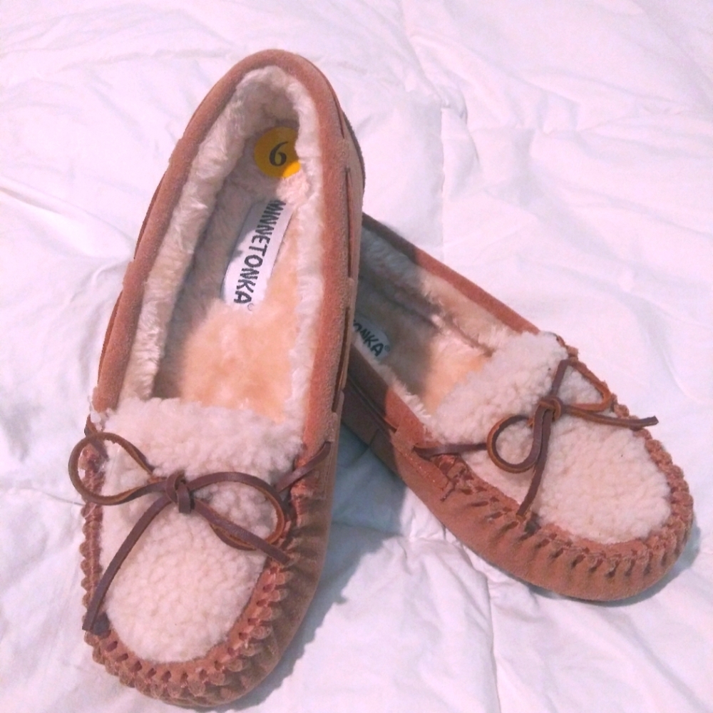 New Minnetonka Suede Fur Slippers Moccasins Shoes Sz 9